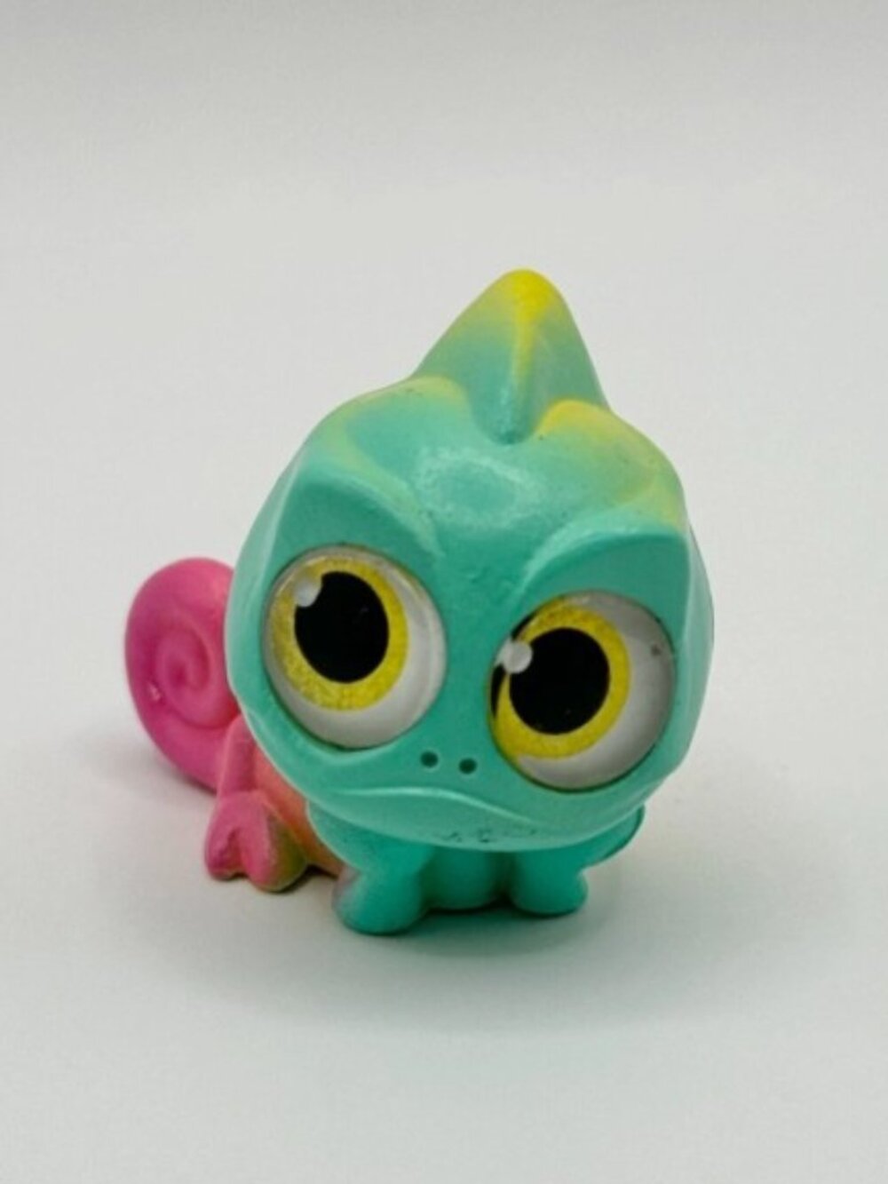 RARE Series 5 Rainbow Pascal Tangled Disney Doorables